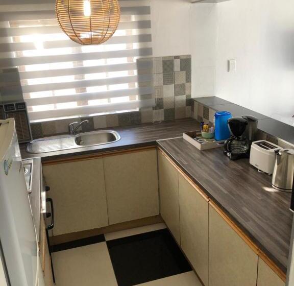 家庭间, Muco Guest House