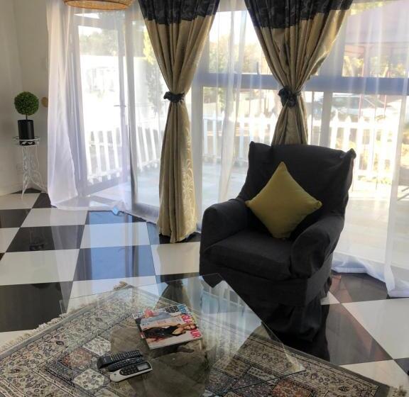 家庭间, Muco Guest House