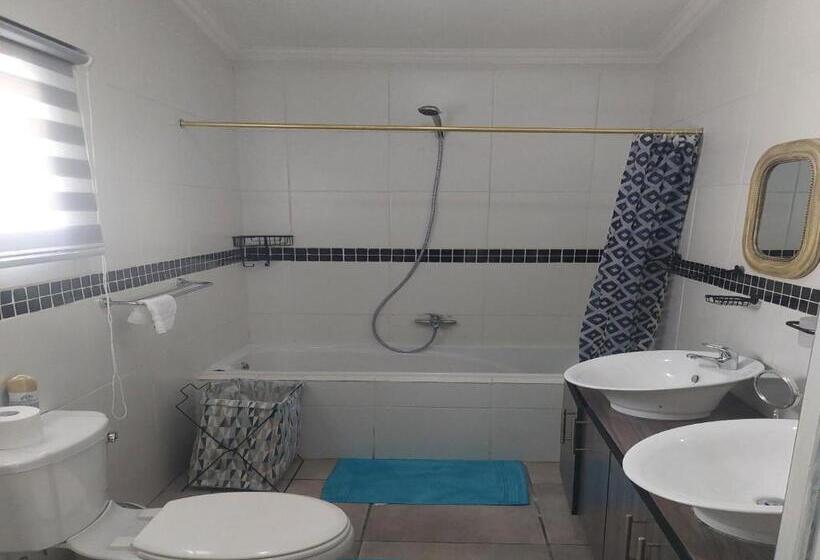 컴포트 룸, Muco Guest House