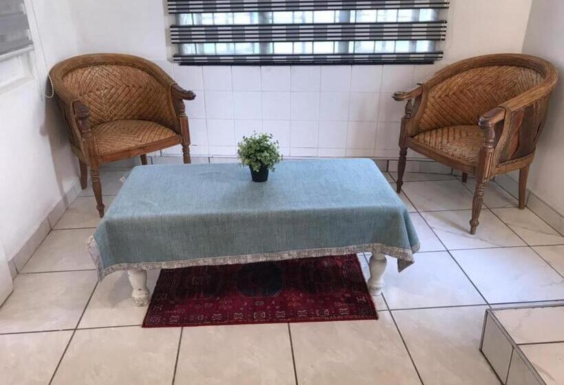 行政房间, Muco Guest House