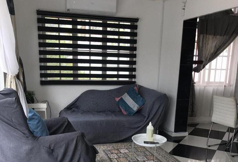 家庭间, Muco Guest House