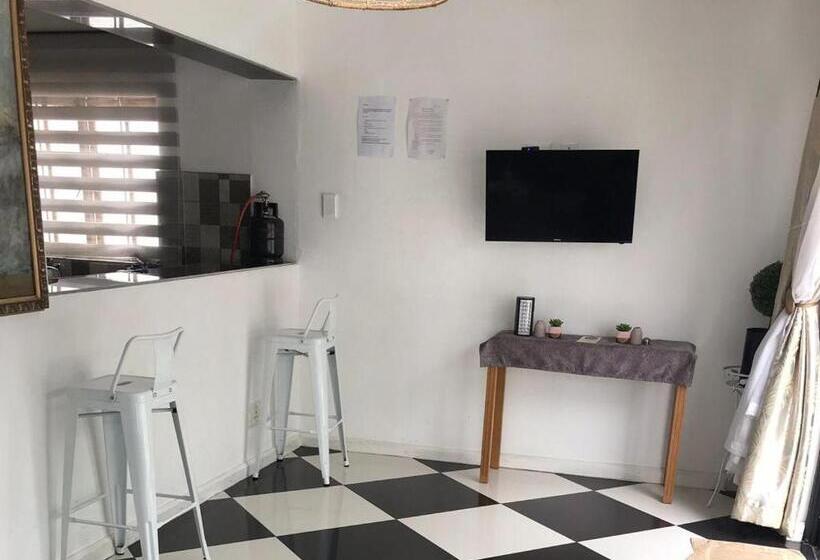 家庭间, Muco Guest House