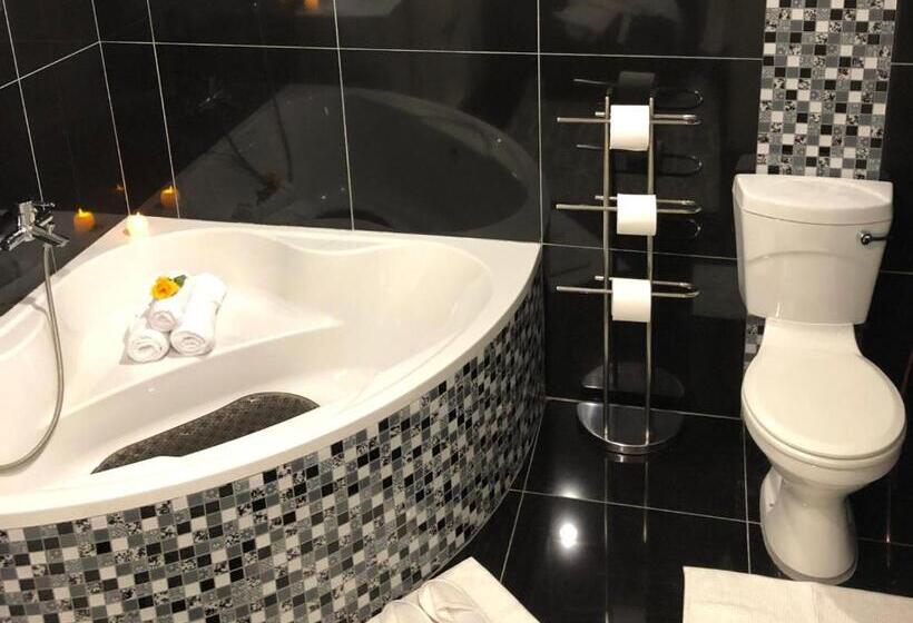 家庭间, Muco Guest House