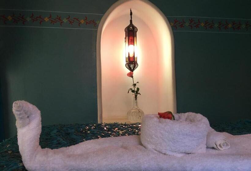 سوییت خانوادگی, Riad Blue Berber