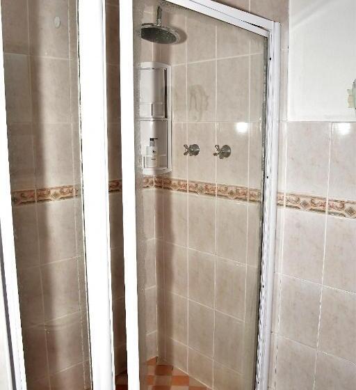 חדר משפחתי, Cove View B&b