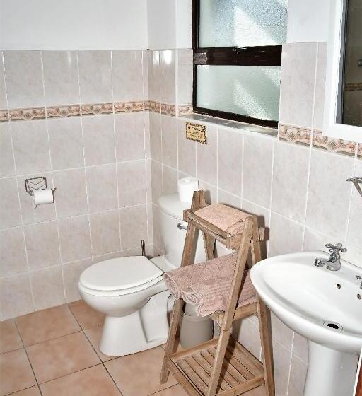 חדר משפחתי, Cove View B&b