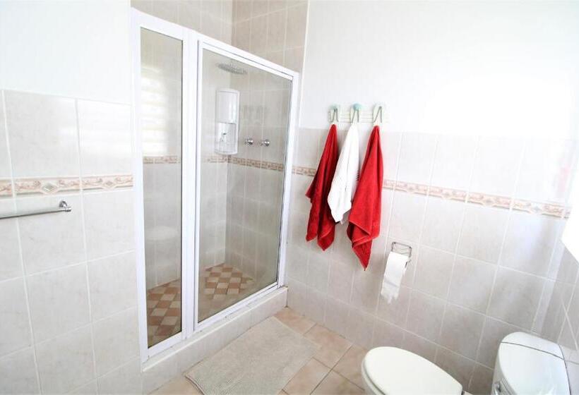 חדר משפחתי, Cove View B&b