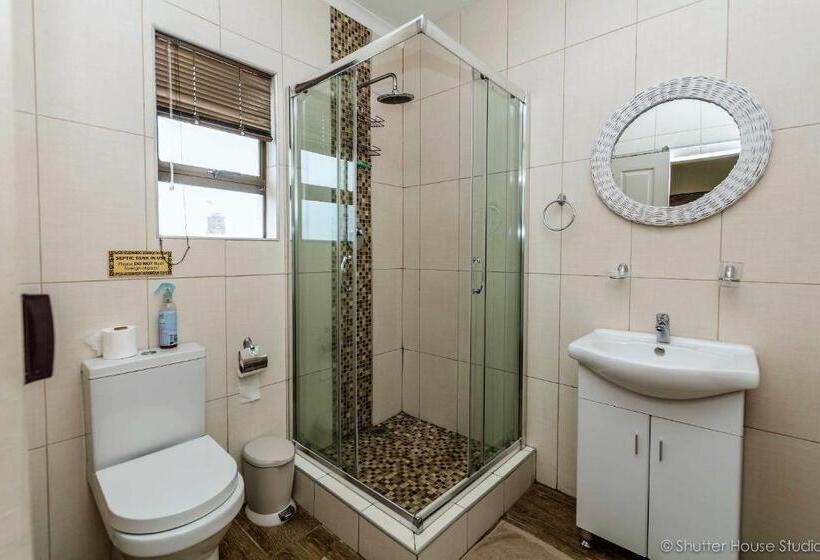 חדר משפחתי, Cove View B&b