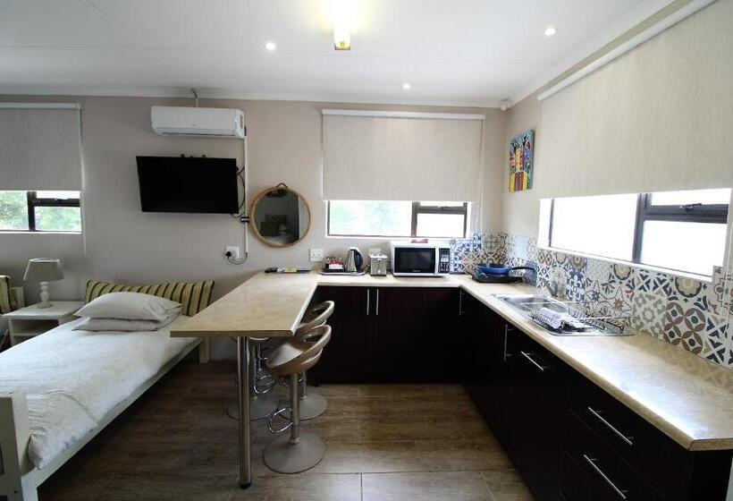 חדר משפחתי, Cove View B&b