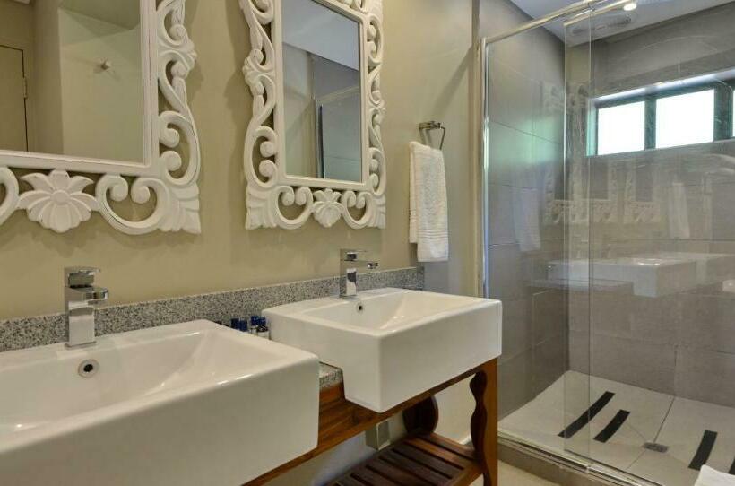 Семейный Номер, Anew Resort Hunters Rest Rustenburg