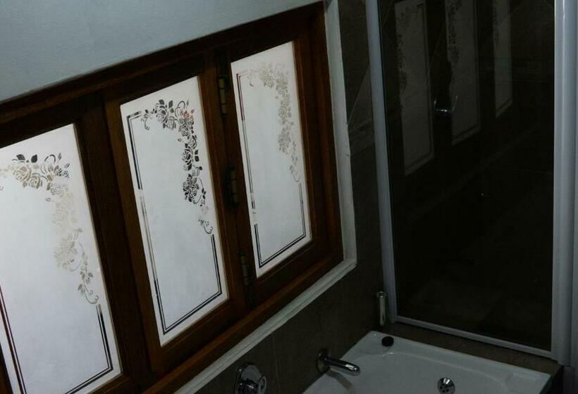 Номер Стандарт, Avant Garde Lodge