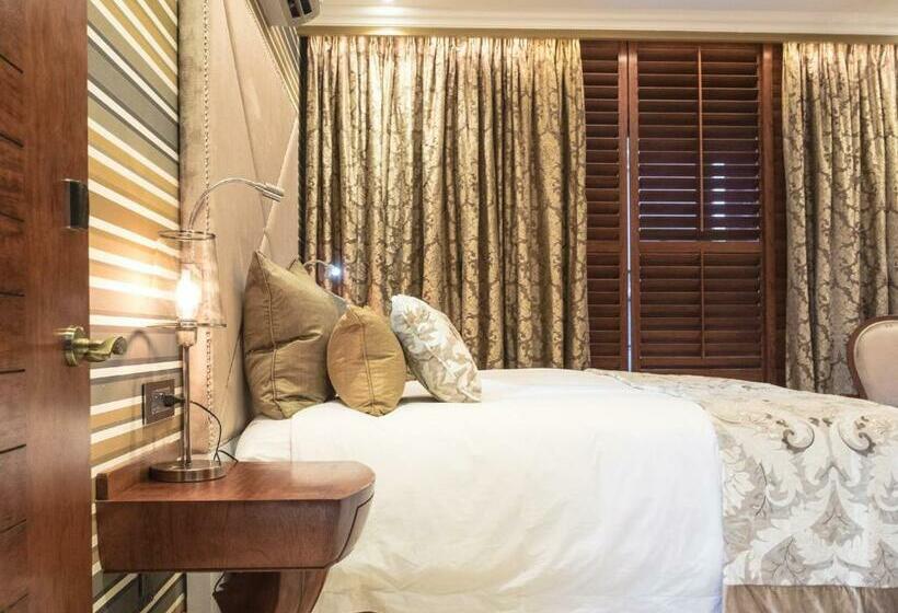 スーペリアールーム, Kimberley Anne