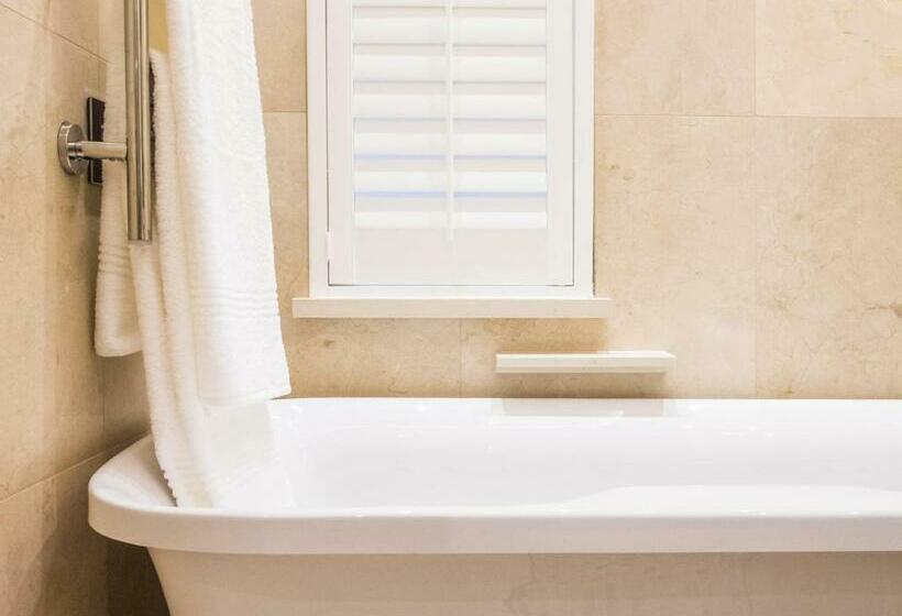 スーペリアールーム, Kimberley Anne