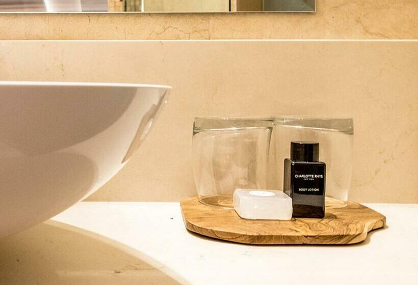 デラックスルーム, Kimberley Anne