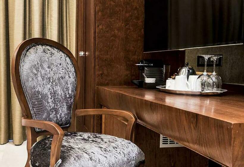 スーペリアールーム, Kimberley Anne