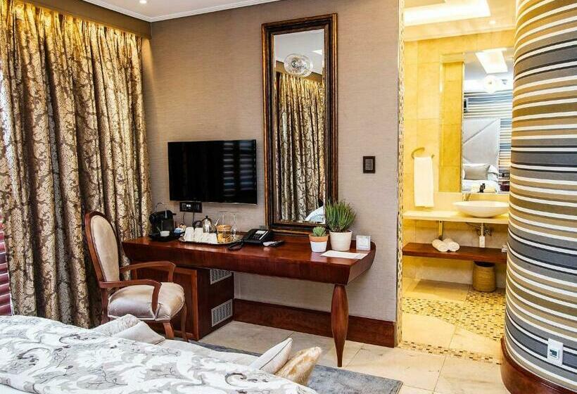 スーペリアールーム, Kimberley Anne