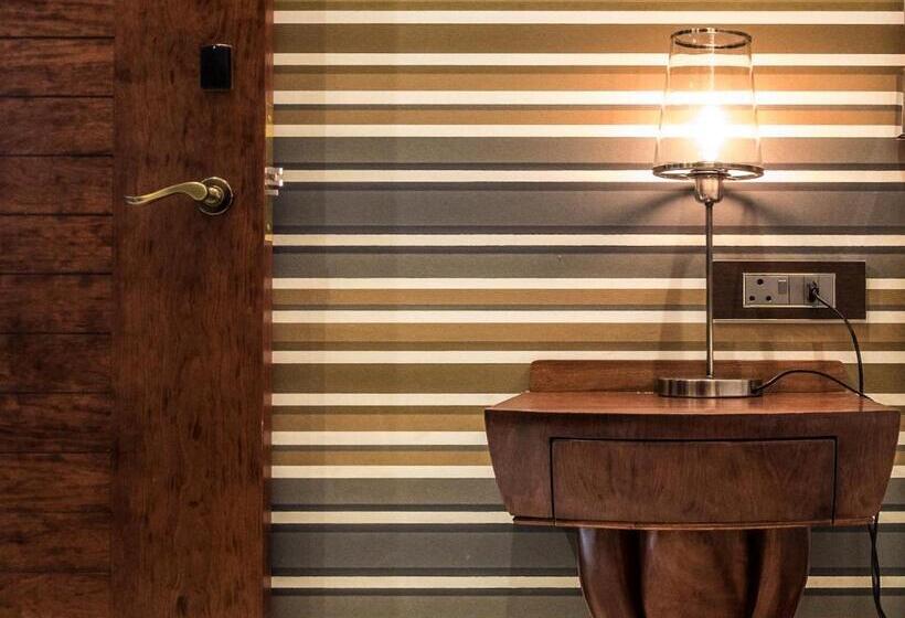 身障者適用スタンダードルーム, Kimberley Anne