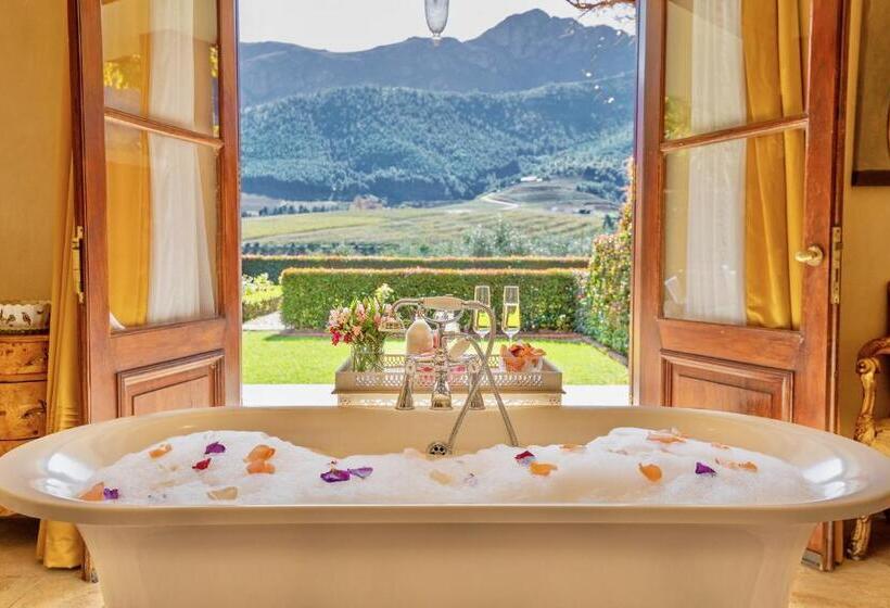 سوییت لوکس, La Residence