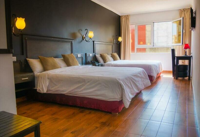 اتاق لوکس, L'aéroport