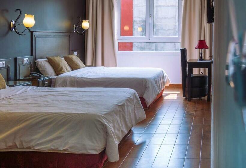 اتاق لوکس, L'aéroport