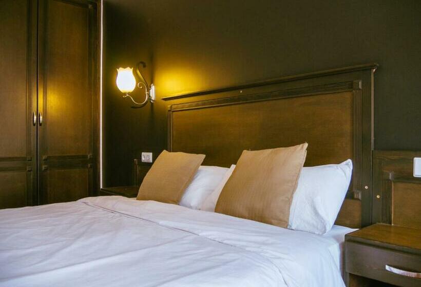 اتاق لوکس, L'aéroport