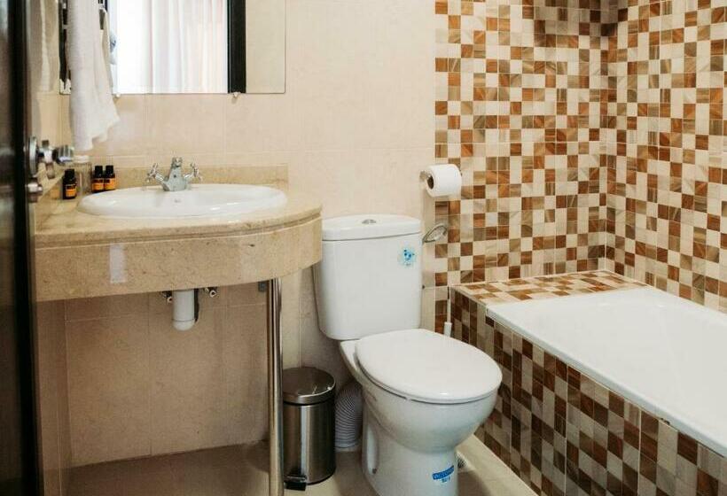 اتاق لوکس, L'aéroport