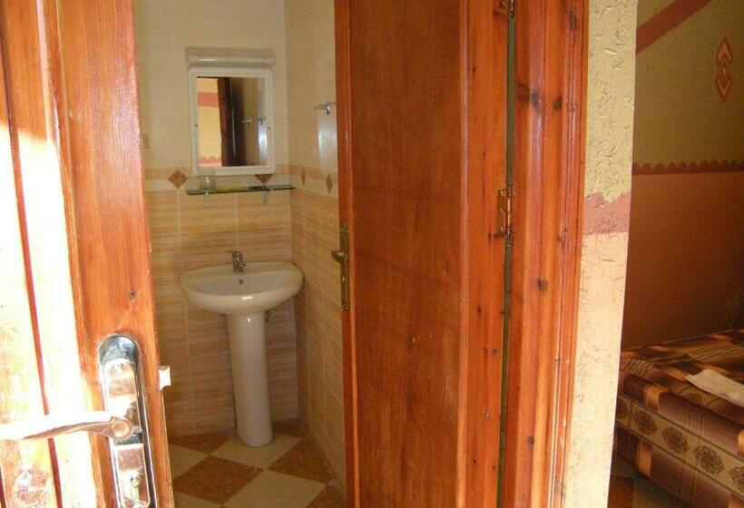 اتاق استاندارد سه نفره, Mandar Saghrou Tazakhte