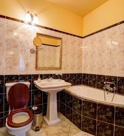 חדר לארבעה סטנדרטי עם מרפסת, Penzión Cosmopolitan I