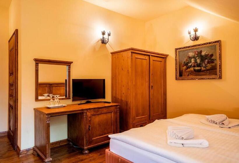 חדר בסיסי לשלושה, Penzión Cosmopolitan I