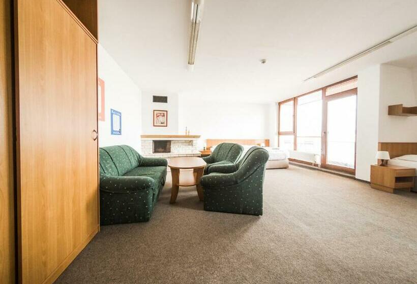 标准工作室, Penzion Atlas