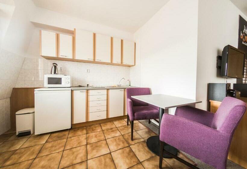 标准工作室, Penzion Atlas