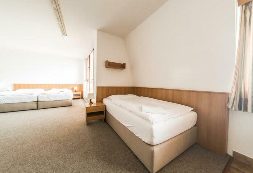 标准工作室, Penzion Atlas