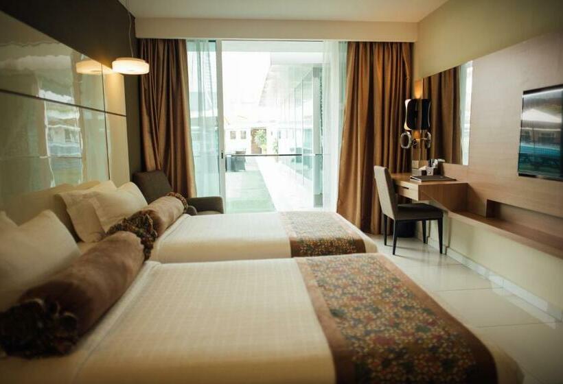 Pokój Deluxe Widok Basen, Sfera