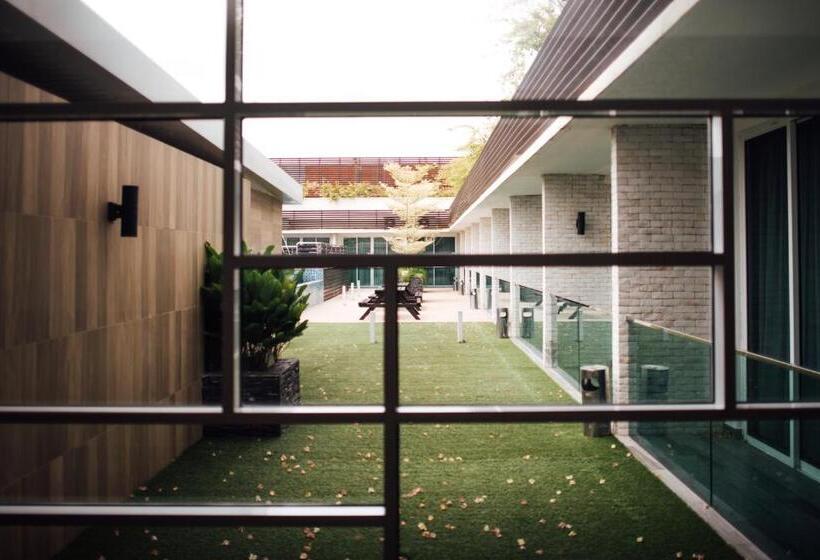 Studio Executive, Sfera