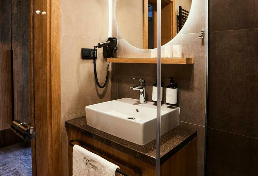 غرفة قياسية مزوَّدة بشُرفة, Sitno Forest Resort