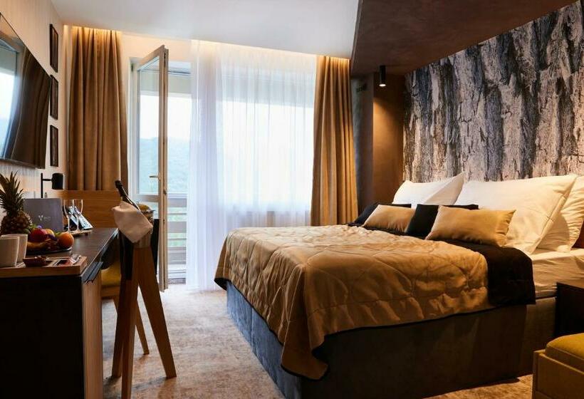 غرفة قياسية مزوَّدة بشُرفة, Sitno Forest Resort