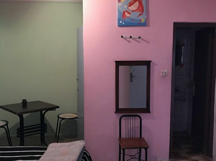 Chambre Familiale, Wani