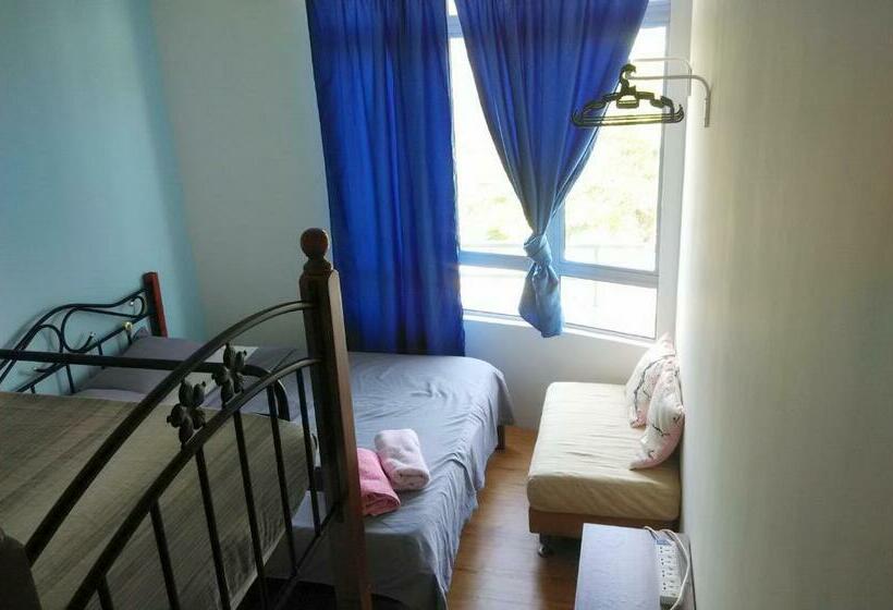 Семейный Номер, Moon Eleven Hostel Near Klia & Klia2
