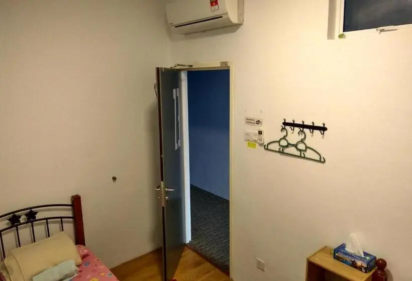 اتاق استاندارد با سرویس بهداشتی مشترک, Moon Eleven Hostel Near Klia & Klia2