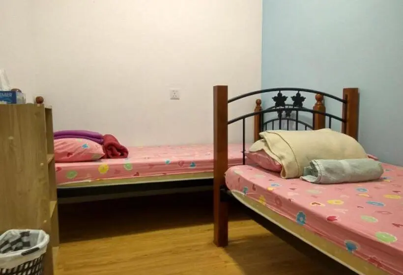 اتاق استاندارد با سرویس بهداشتی مشترک, Moon Eleven Hostel Near Klia & Klia2