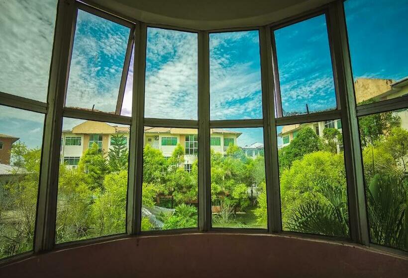 디럭스 룸 킹사이즈 침대, Natol Homestay   Kuching