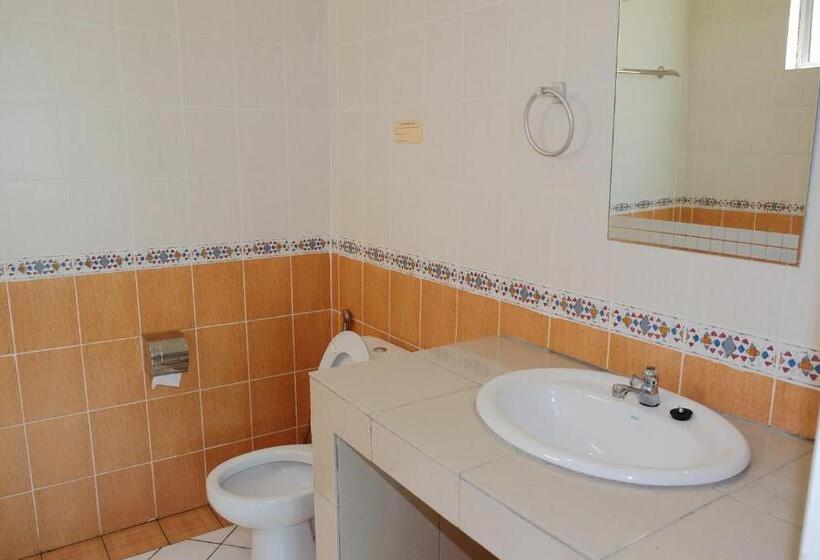 디럭스 룸 킹사이즈 침대, Natol Homestay   Kuching