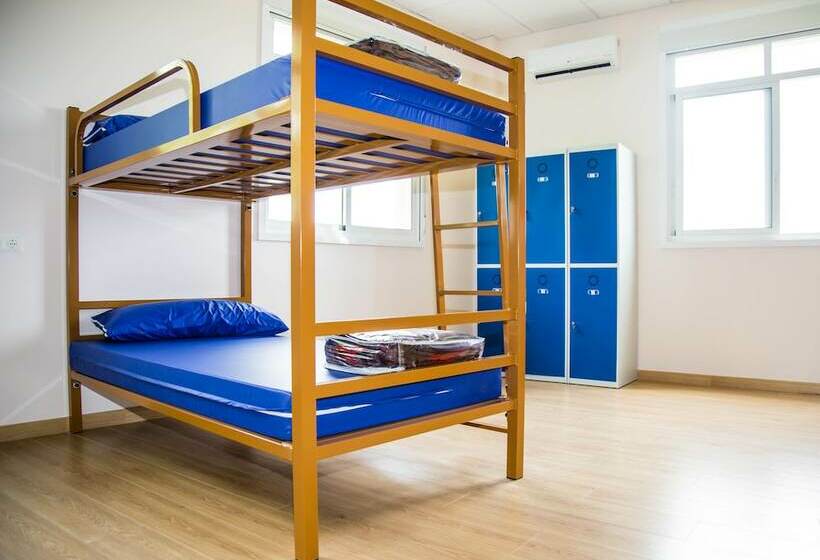 تختخواب در اتاق مشترک, Albergue Montoto   Hostel