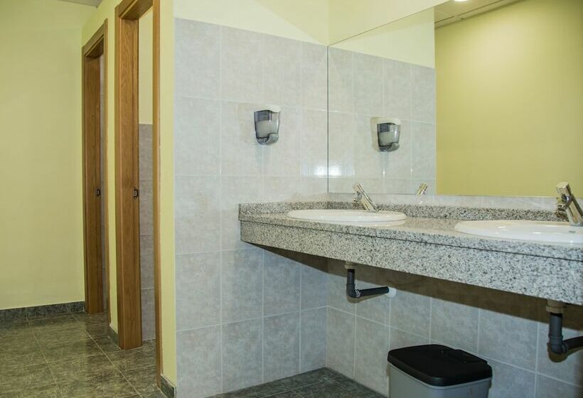 تختخواب در اتاق مشترک, Albergue Montoto   Hostel