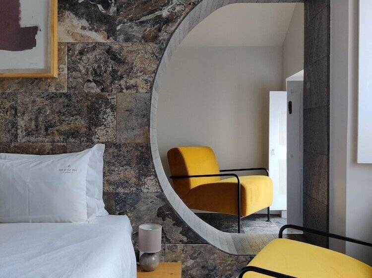 Standard Room, Out Of The Blue