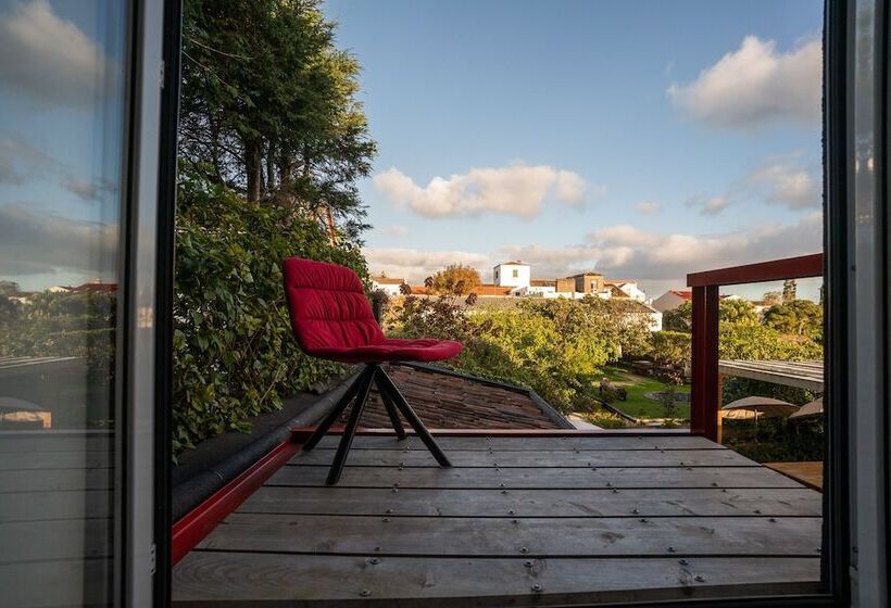 Standard Room, Out Of The Blue