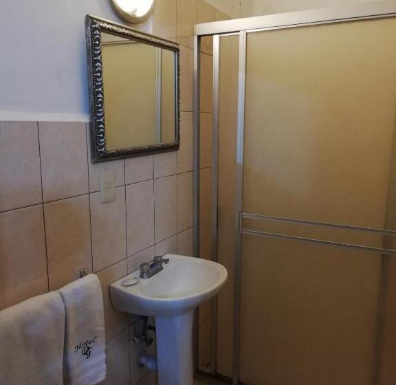 غرفة قياسية ثلاثية, De Gante