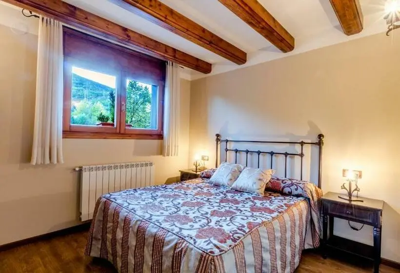 Standard Kolmen Hengen Huone, Flor De Neu