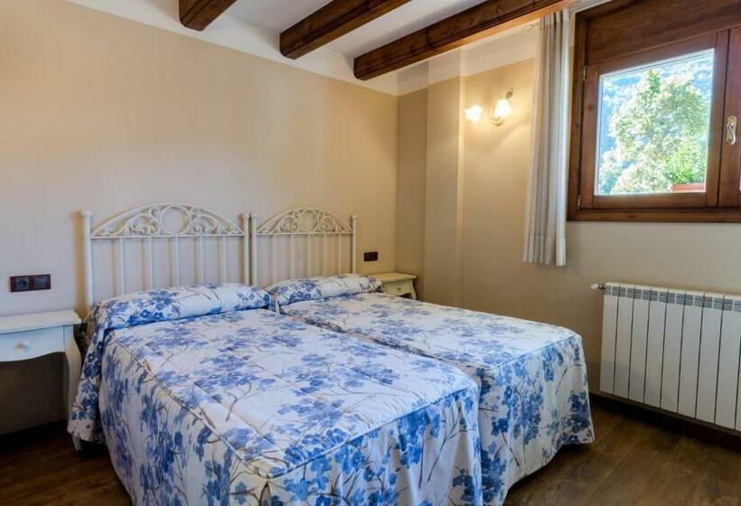 اتاق استاندارد سه نفره, Flor De Neu