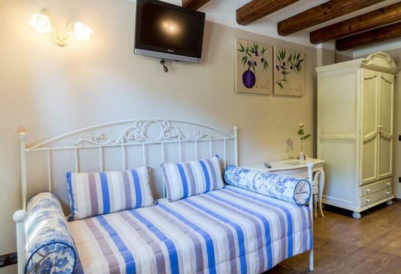 اتاق استاندارد سه نفره, Flor De Neu